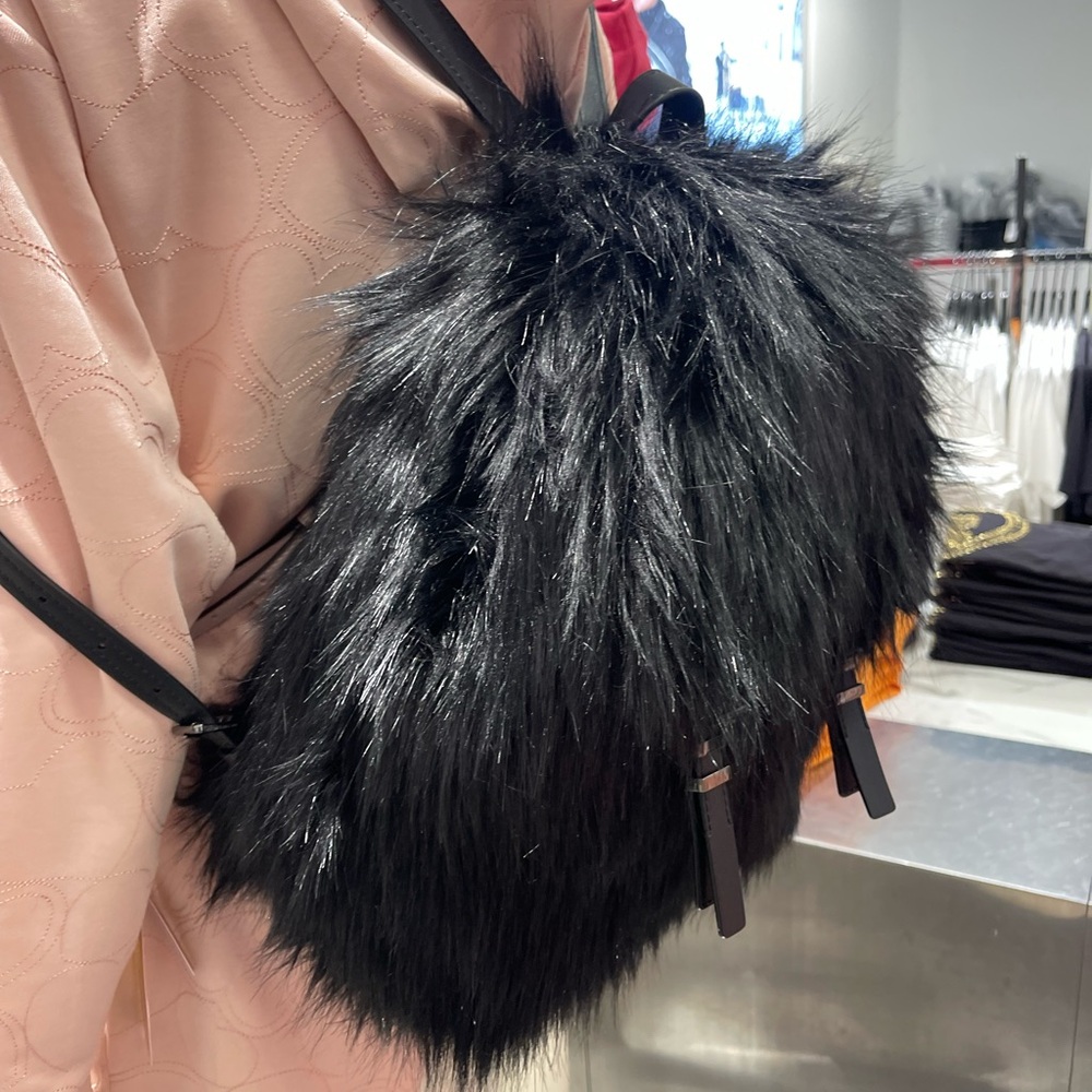 MICHAEL MICHAEL KORS Quinn Medium Flap Faux Fur Backpack
Black
NWT
Live Style - Picture 4 of 16